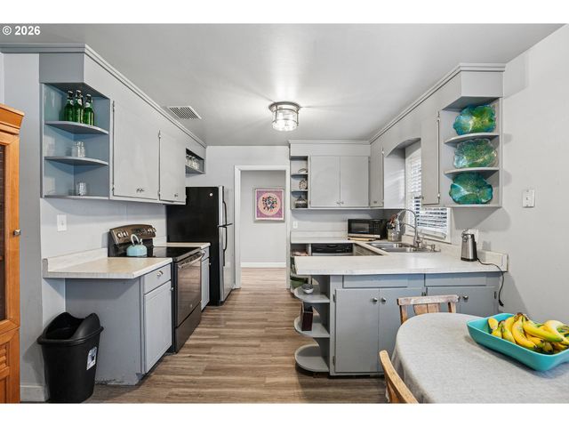 14707 Se BUSH St, Portland, OR 97236