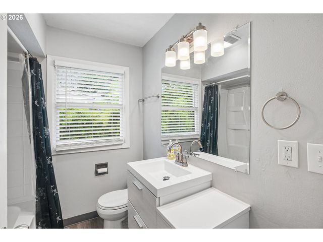 14707 Se BUSH St, Portland, OR 97236