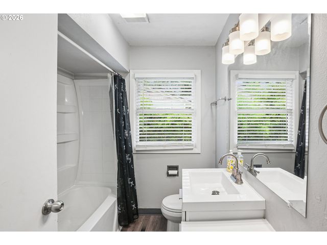 14707 Se BUSH St, Portland, OR 97236
