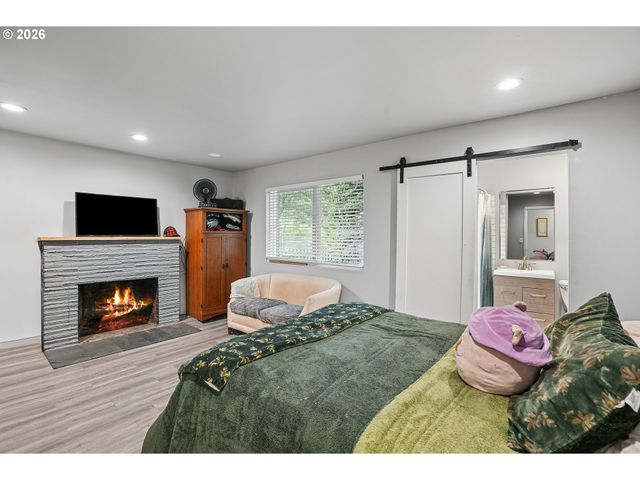 14707 Se BUSH St, Portland, OR 97236