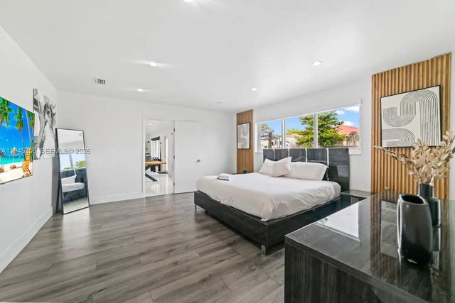 700 NW 9th Ct, Hallandale Beach, FL 33009