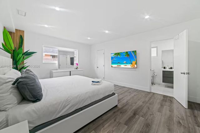 700 NW 9th Ct, Hallandale Beach, FL 33009