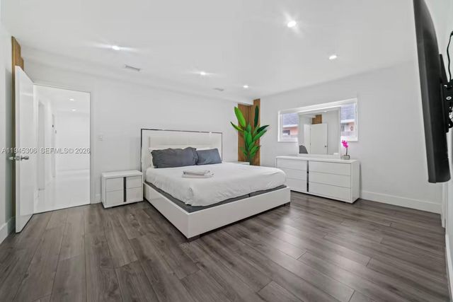 700 NW 9th Ct, Hallandale Beach, FL 33009