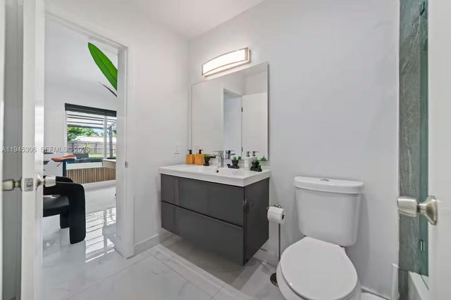 700 NW 9th Ct, Hallandale Beach, FL 33009