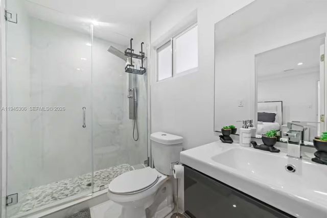 700 NW 9th Ct, Hallandale Beach, FL 33009