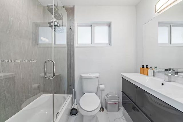 700 NW 9th Ct, Hallandale Beach, FL 33009