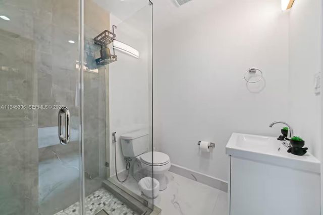 700 NW 9th Ct, Hallandale Beach, FL 33009