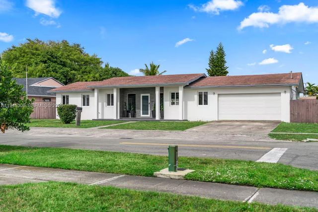 700 NW 9th Ct, Hallandale Beach, FL 33009