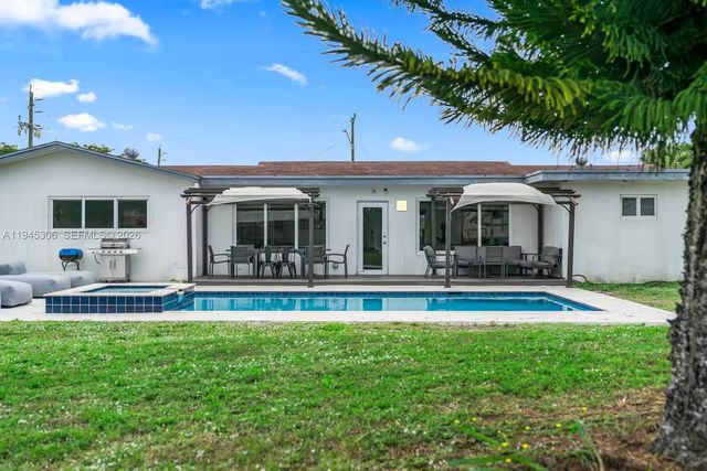 700 NW 9th Ct, Hallandale Beach, FL 33009