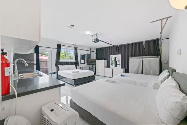 700 NW 9th Ct, Hallandale Beach, FL 33009