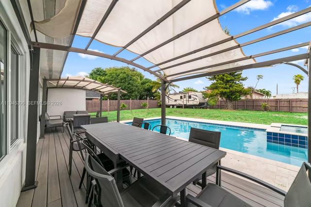 700 NW 9th Ct, Hallandale Beach, FL 33009