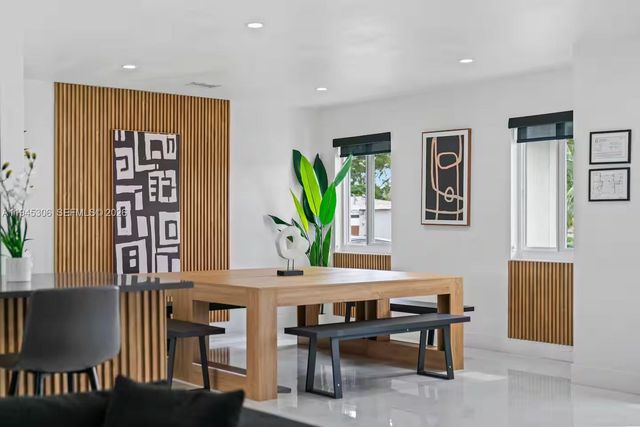 700 NW 9th Ct, Hallandale Beach, FL 33009