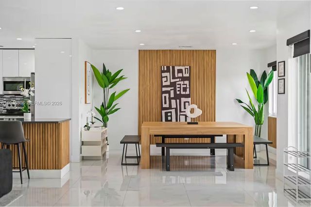 700 NW 9th Ct, Hallandale Beach, FL 33009