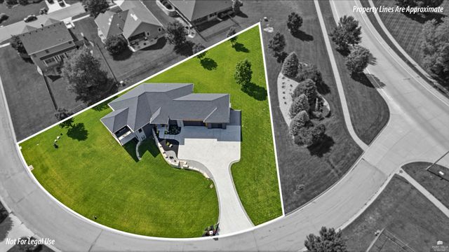 1104 Mill Knoll Terrace, Manhattan, KS 66503