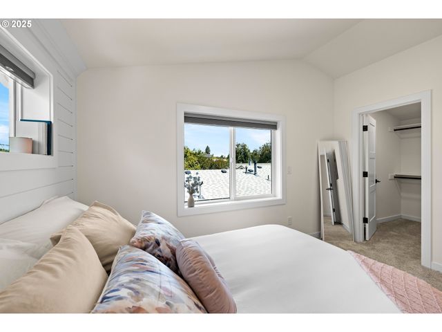 6505 Se CLATSOP St C, Portland, OR 97206