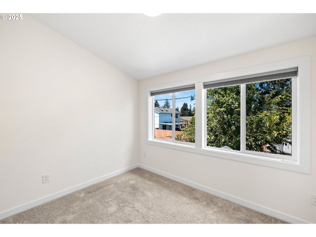 6505 Se CLATSOP St C, Portland, OR 97206