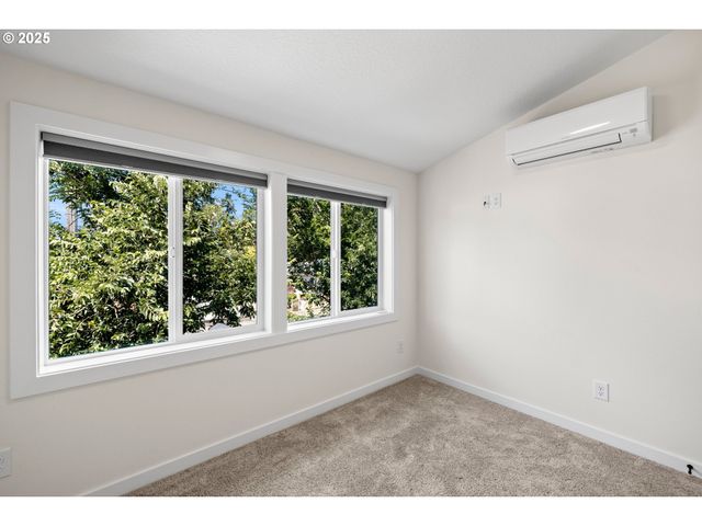 6505 Se CLATSOP St C, Portland, OR 97206