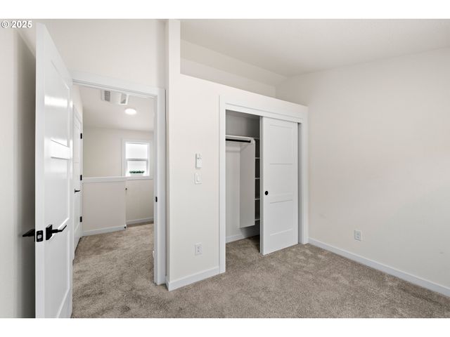 6505 Se CLATSOP St C, Portland, OR 97206