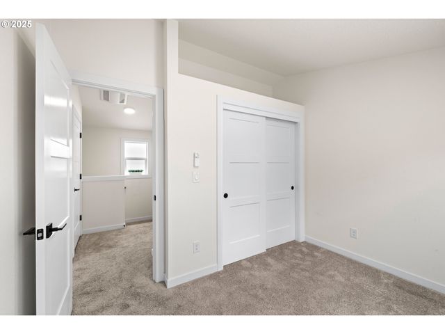 6505 Se CLATSOP St C, Portland, OR 97206