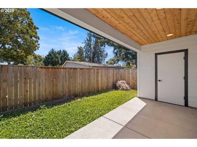 6505 Se CLATSOP St C, Portland, OR 97206