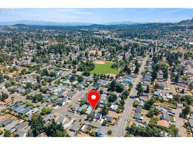 6505 Se CLATSOP St C, Portland, OR 97206