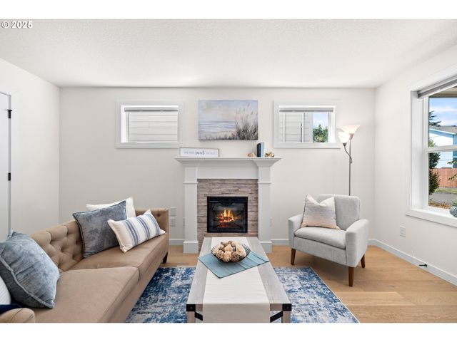 6505 Se CLATSOP St C, Portland, OR 97206