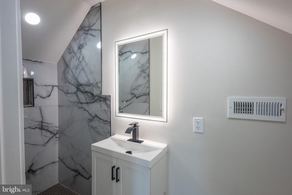 Image 17 of property listing at 3304 WESTFIELD AVE, Baltimore, MD 21214