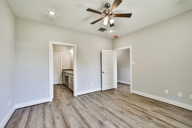 440 Ave B, La Marque, TX 77568