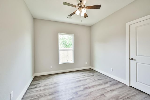 440 Ave B, La Marque, TX 77568