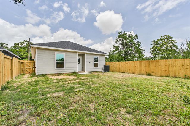 440 Ave B, La Marque, TX 77568
