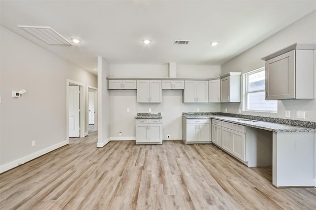 440 Ave B, La Marque, TX 77568