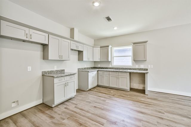 440 Ave B, La Marque, TX 77568