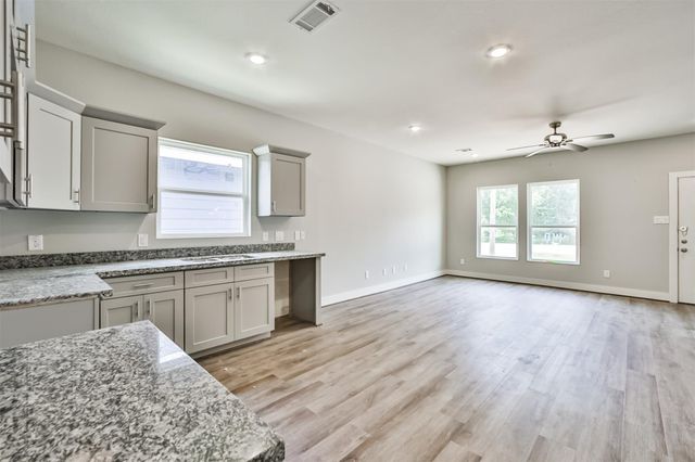 440 Ave B, La Marque, TX 77568