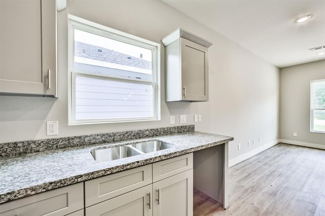 440 Ave B, La Marque, TX 77568