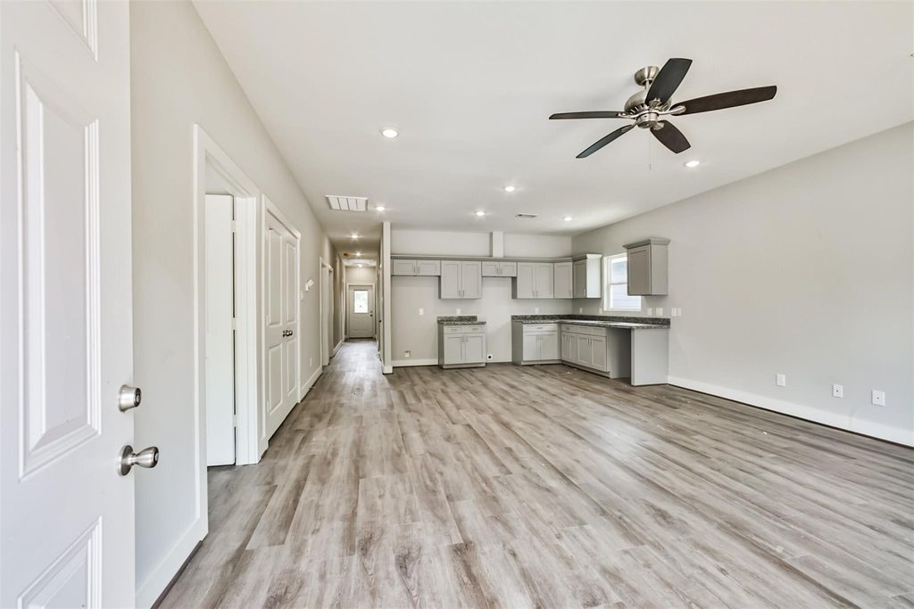 440 Ave B, La Marque, TX 77568