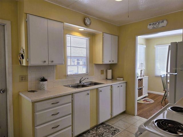 3383 OAKWOOD BOULEVARD N, Sarasota, FL 34237