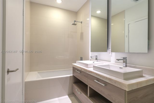 1300 S Miami Ave PH5101, Miami, FL 33130