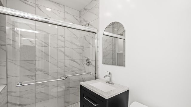 5637 N Christiana Avenue, Chicago, IL 60659