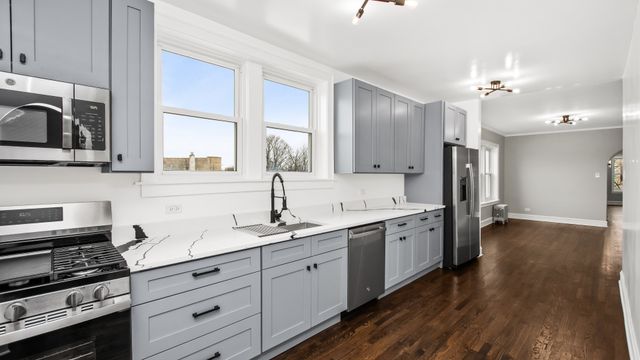 5637 N Christiana Avenue, Chicago, IL 60659