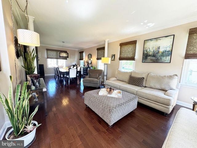 3 BARLEYCORN DR, Broomall, PA 19008
