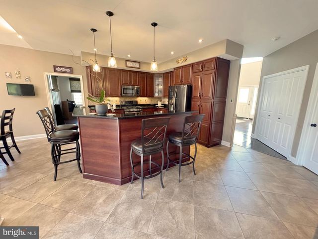 3 BARLEYCORN DR, Broomall, PA 19008