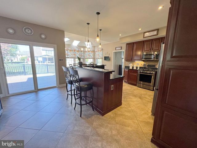 3 BARLEYCORN DR, Broomall, PA 19008