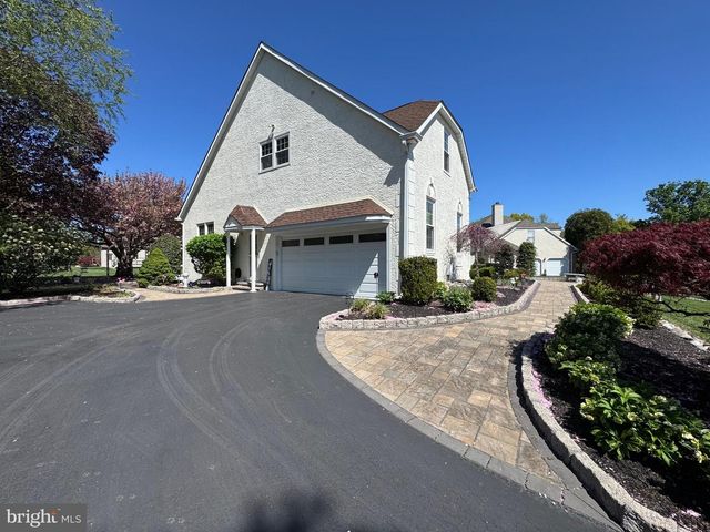 3 BARLEYCORN DR, Broomall, PA 19008