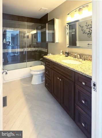3 BARLEYCORN DR, Broomall, PA 19008