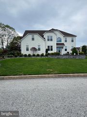 3 BARLEYCORN DR, Broomall, PA 19008