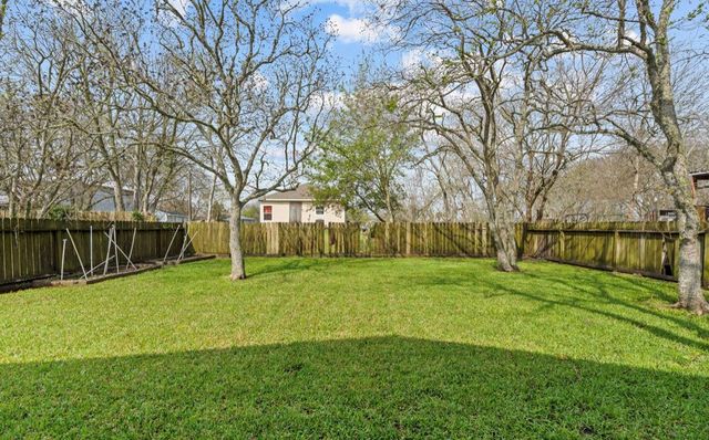 620 6th Street, Dickinson, TX 77539