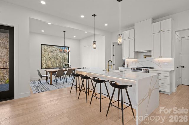 22 Chesten Mountain Drive, Asheville, NC 28803