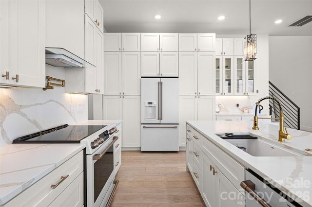 22 Chesten Mountain Drive, Asheville, NC 28803