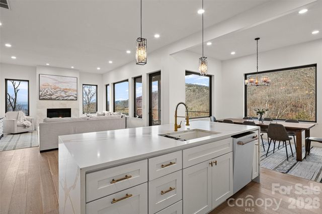 22 Chesten Mountain Drive, Asheville, NC 28803