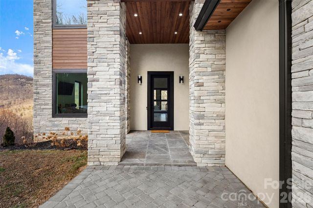 22 Chesten Mountain Drive, Asheville, NC 28803